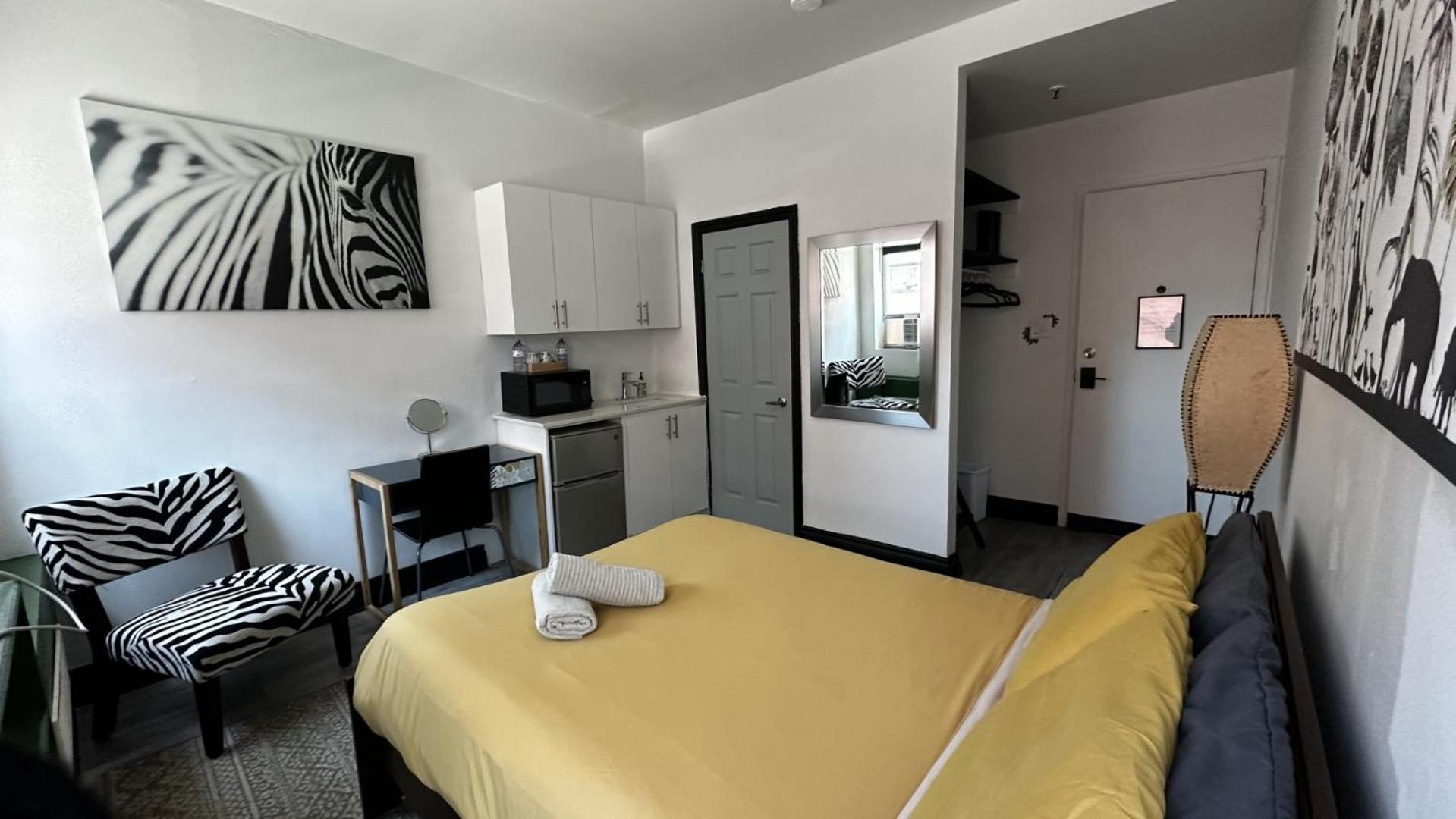 Queen Nest Hotel Toronto Exterior photo